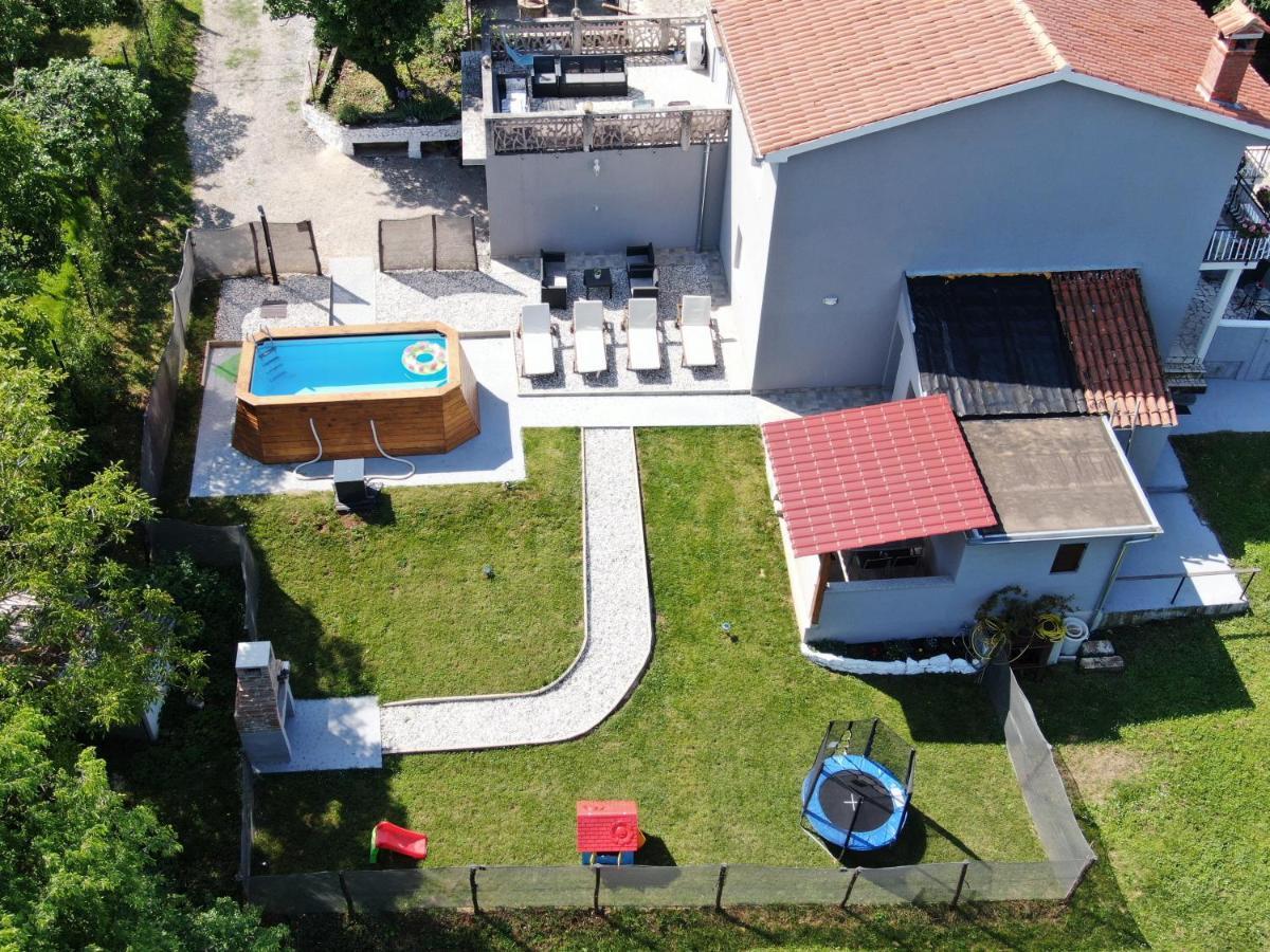Apartman Goga With Pool And Jacuzzi ลาบิน ภายนอก รูปภาพ