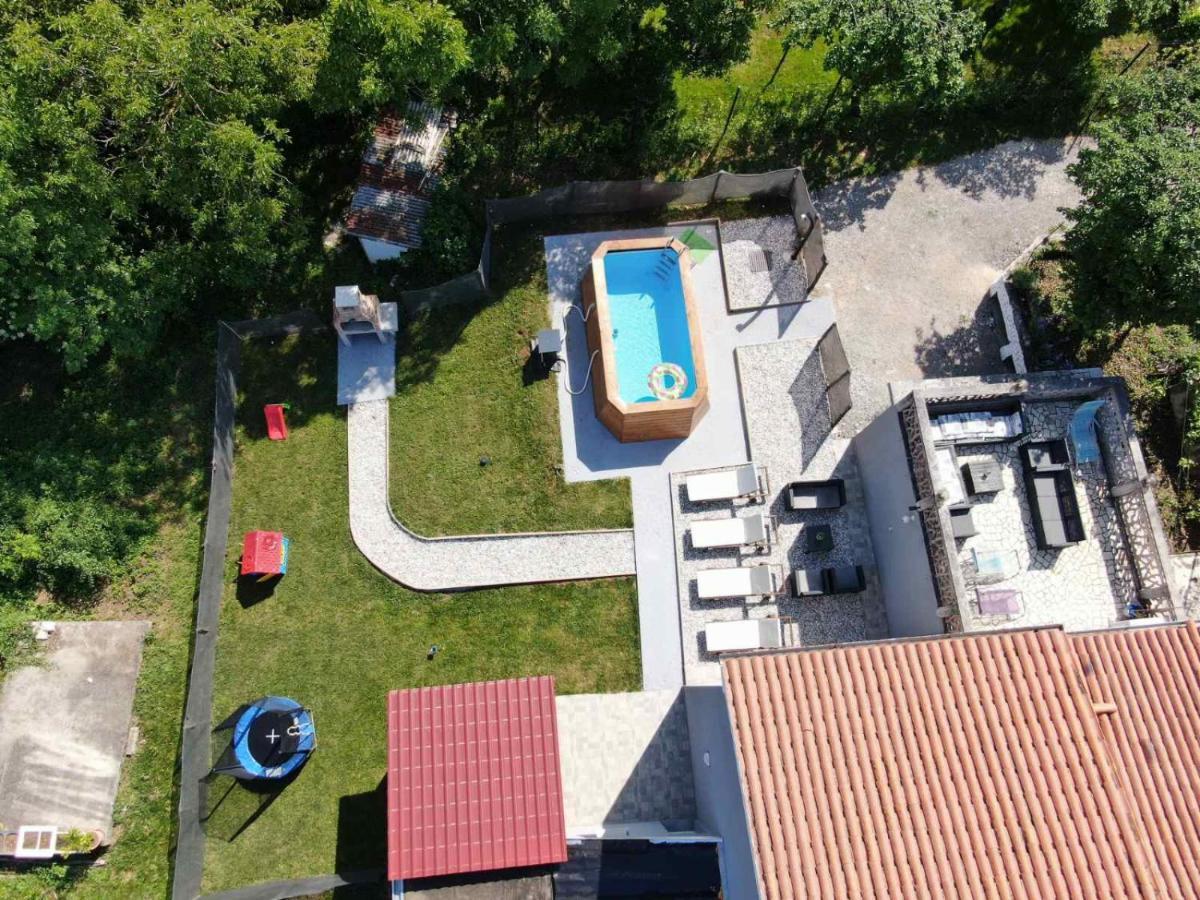 Apartman Goga With Pool And Jacuzzi ลาบิน ภายนอก รูปภาพ