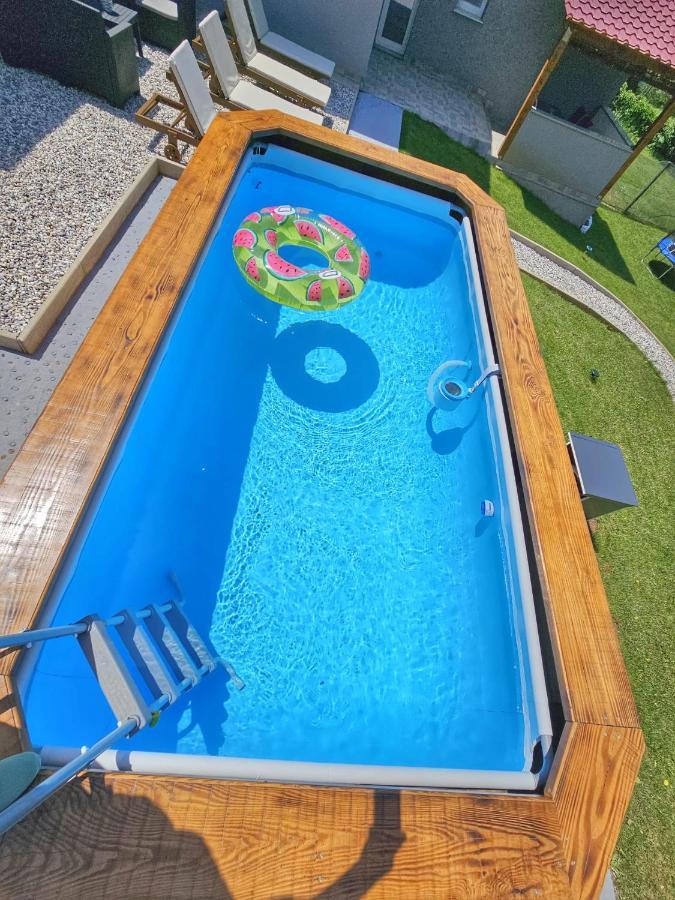 Apartman Goga With Pool And Jacuzzi ลาบิน ภายนอก รูปภาพ