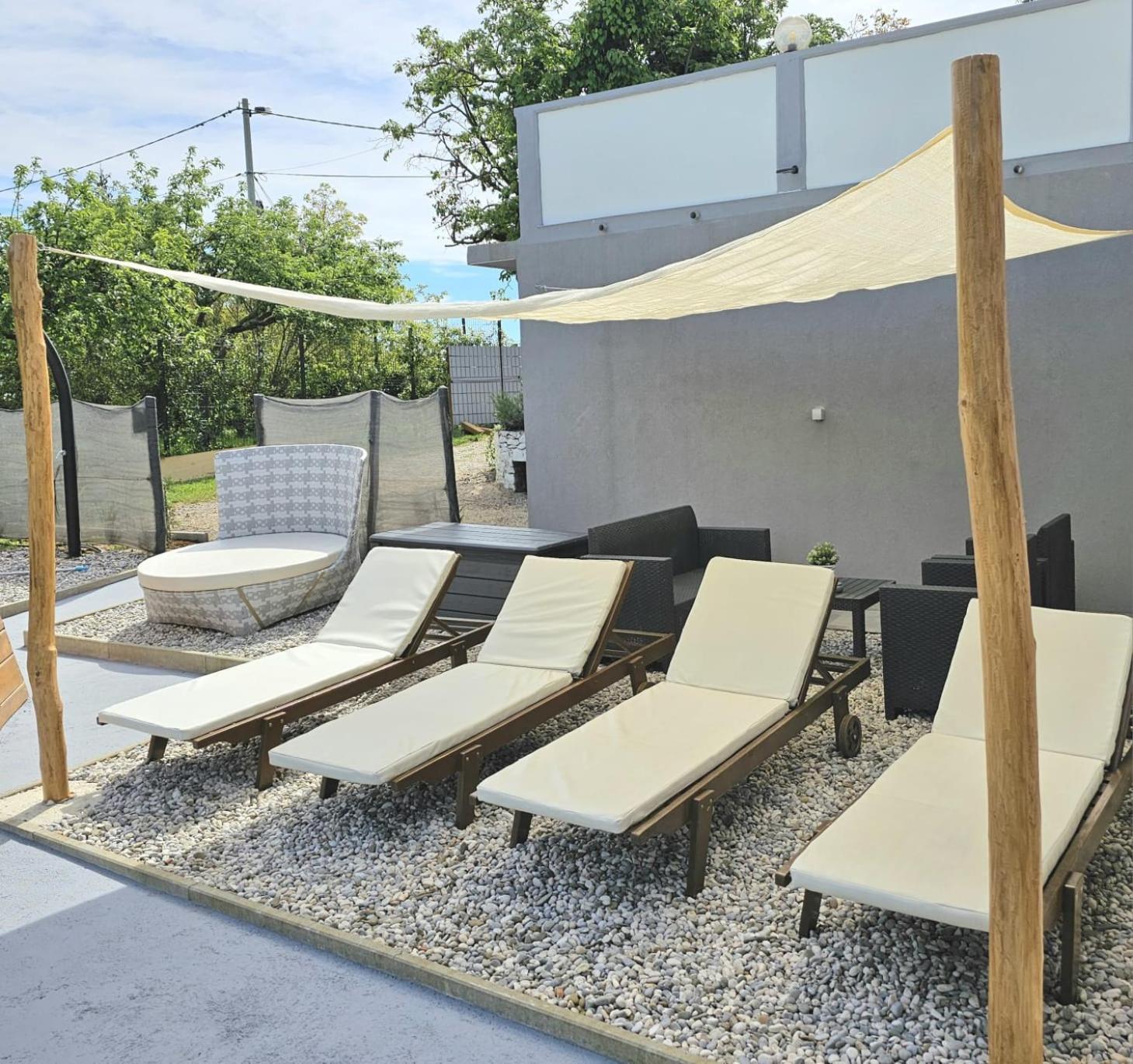 Apartman Goga With Pool And Jacuzzi ลาบิน ภายนอก รูปภาพ