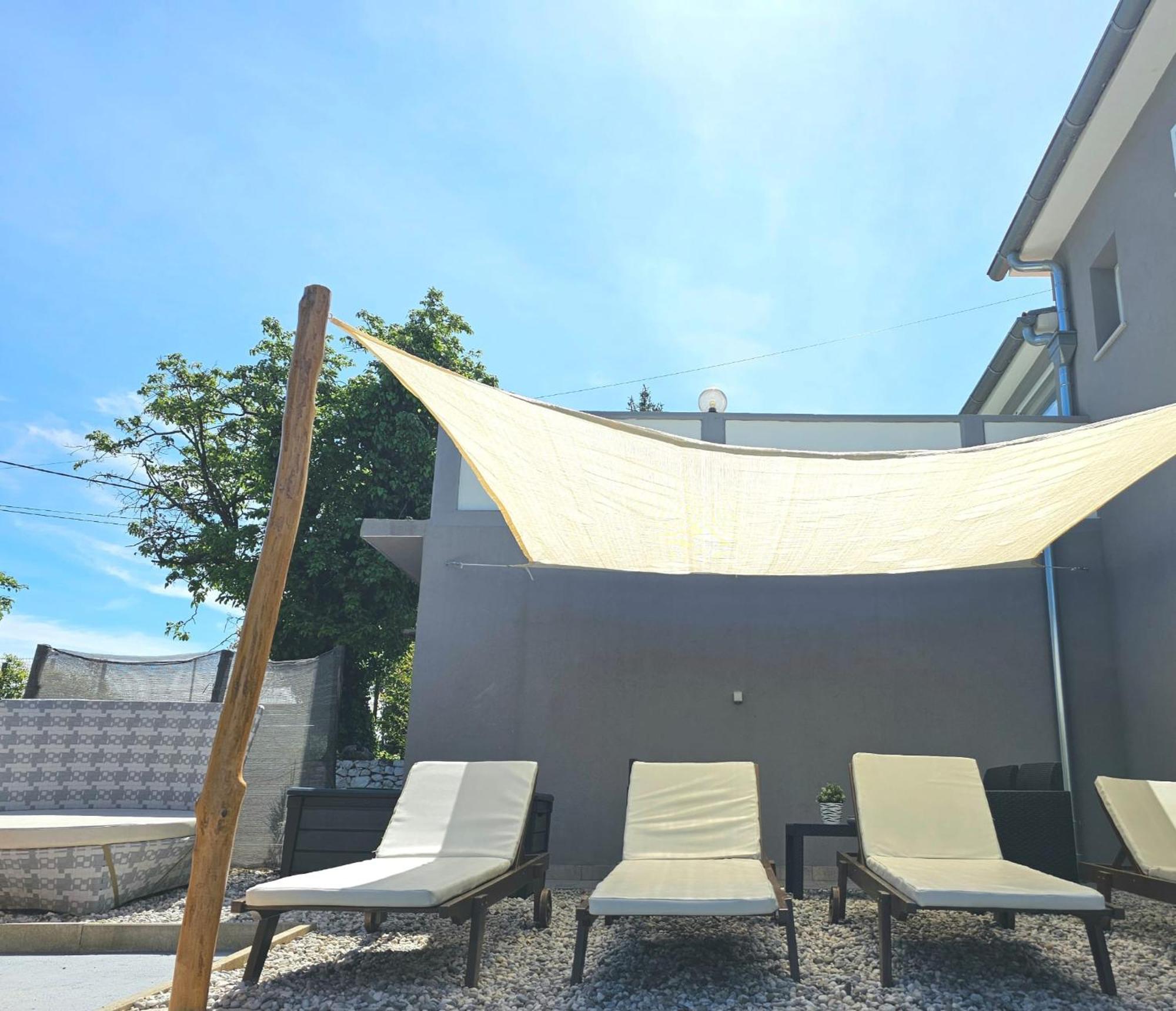 Apartman Goga With Pool And Jacuzzi ลาบิน ภายนอก รูปภาพ