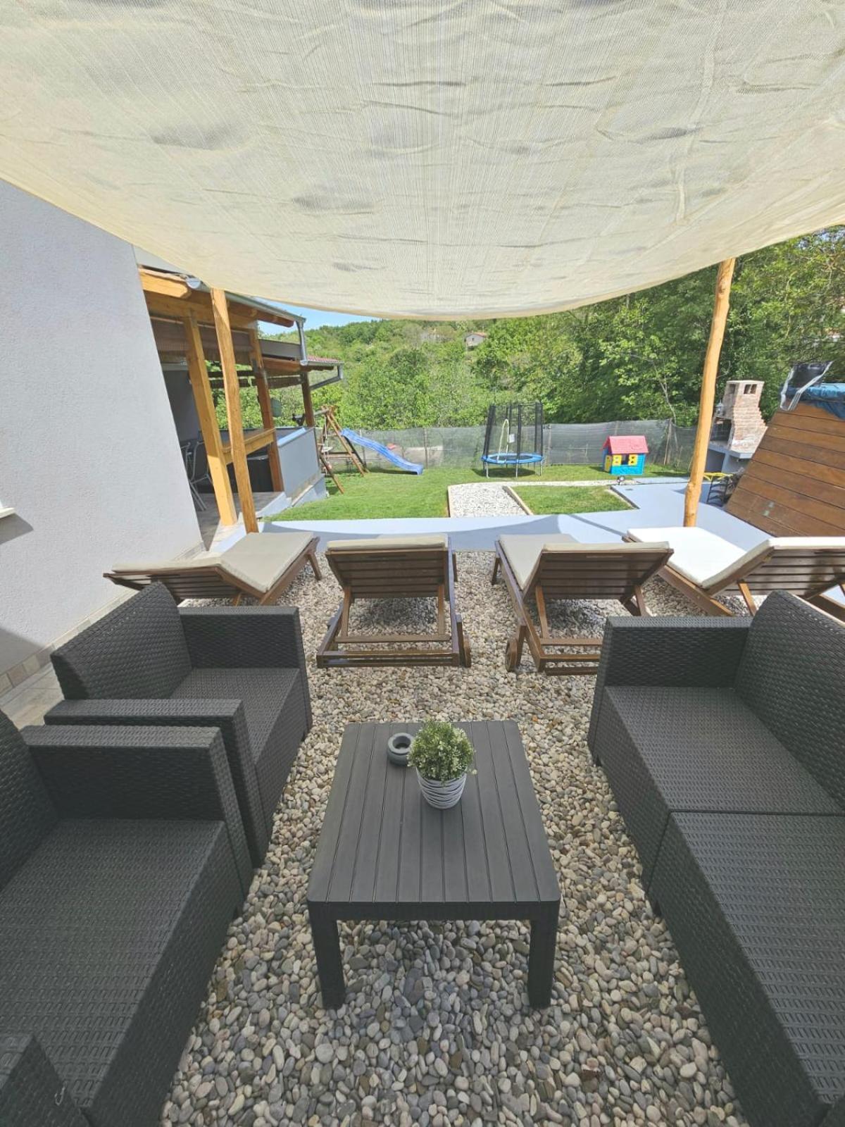 Apartman Goga With Pool And Jacuzzi ลาบิน ภายนอก รูปภาพ