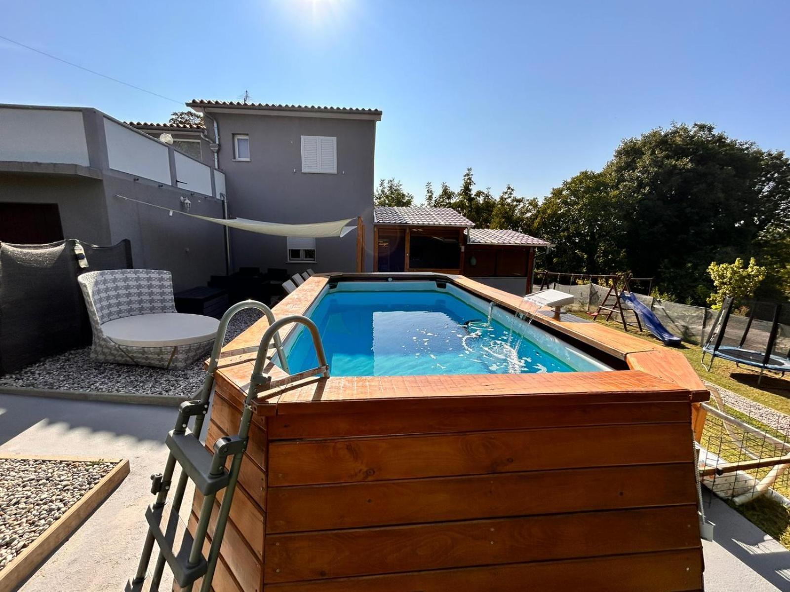 Apartman Goga With Pool And Jacuzzi ลาบิน ภายนอก รูปภาพ