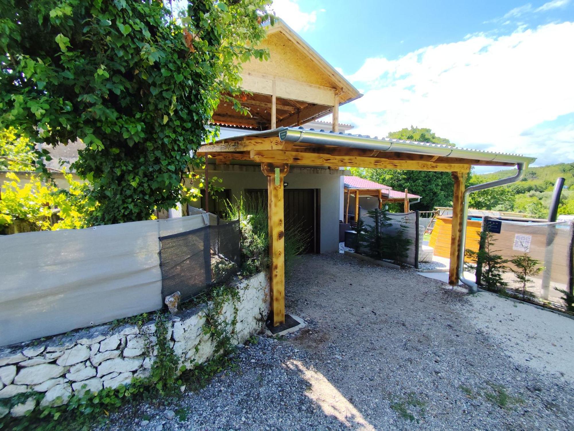 Apartman Goga With Pool And Jacuzzi ลาบิน ภายนอก รูปภาพ